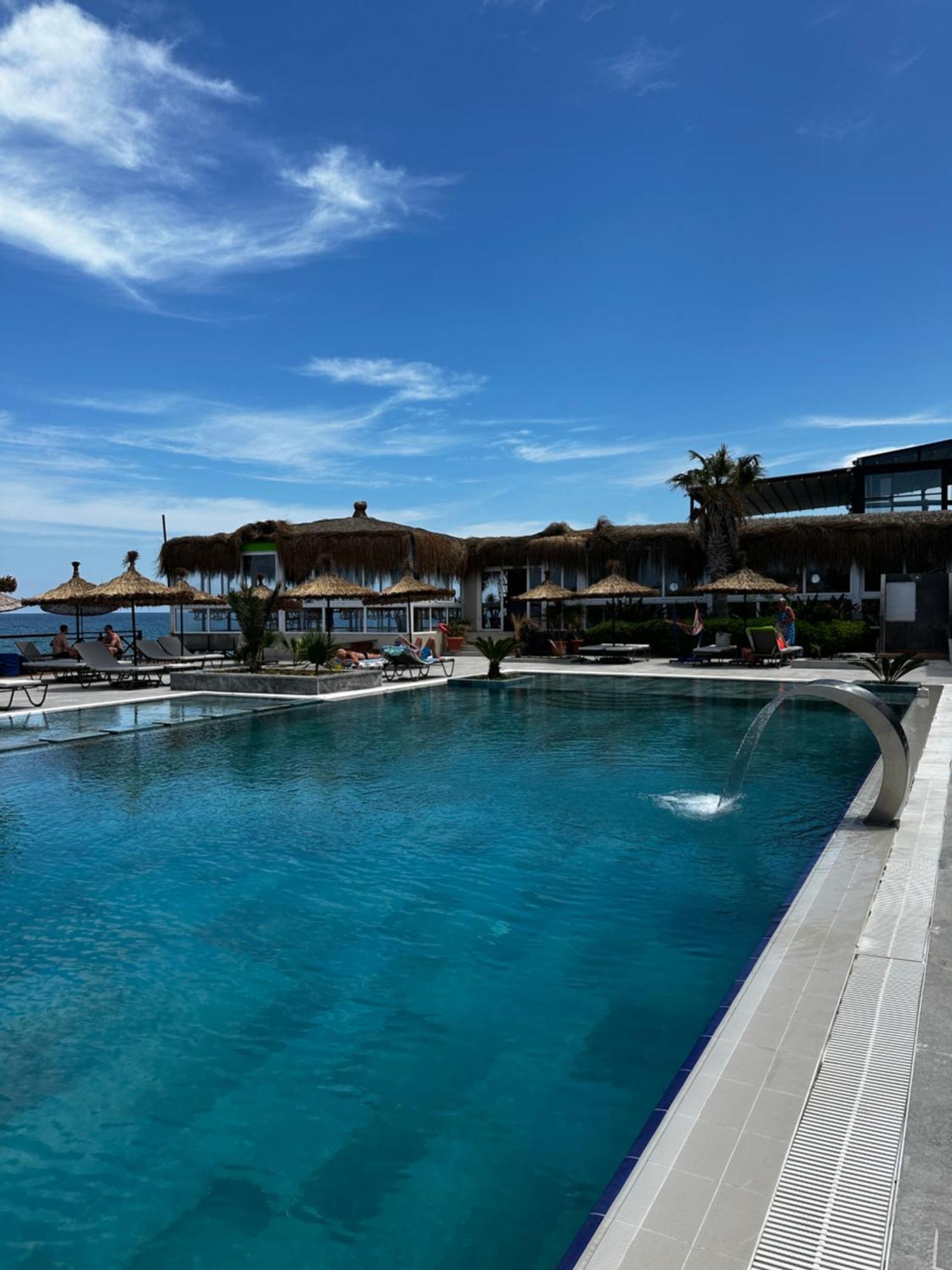 Manolya Hotel Lapithos  Bagian luar foto