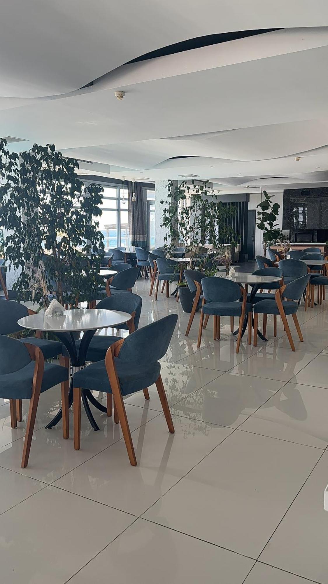 Manolya Hotel Lapithos  Bagian luar foto