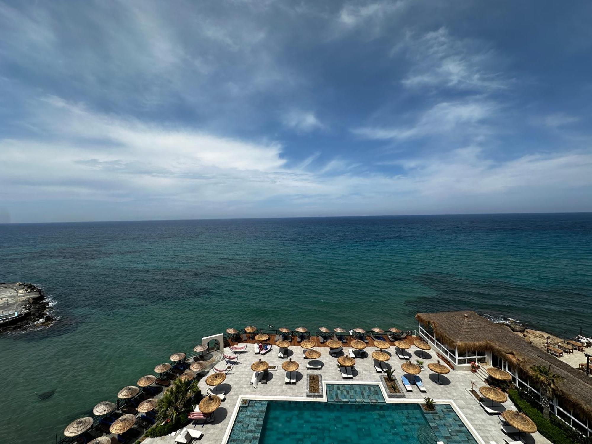 Manolya Hotel Lapithos  Bagian luar foto