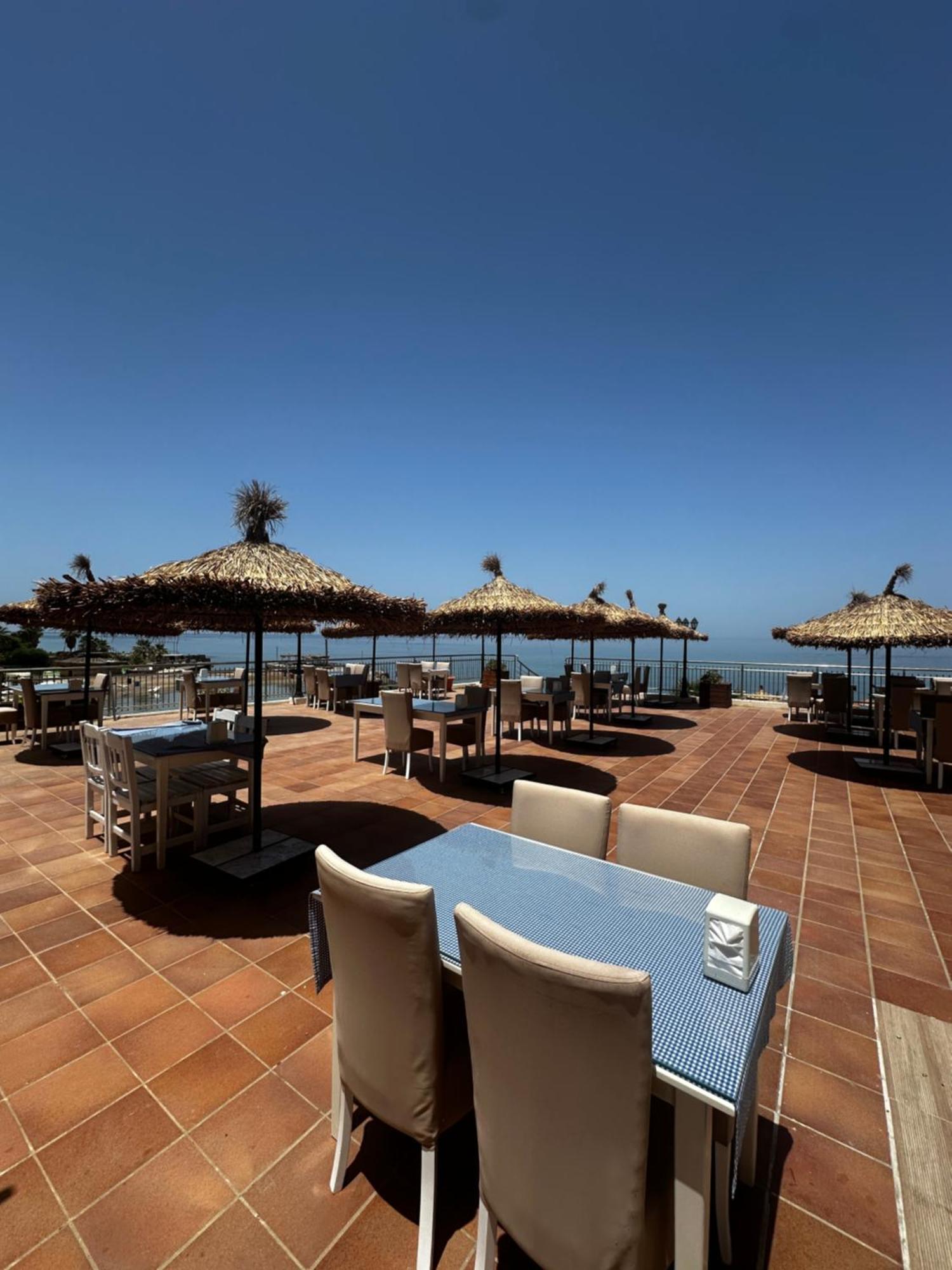 Manolya Hotel Lapithos  Bagian luar foto