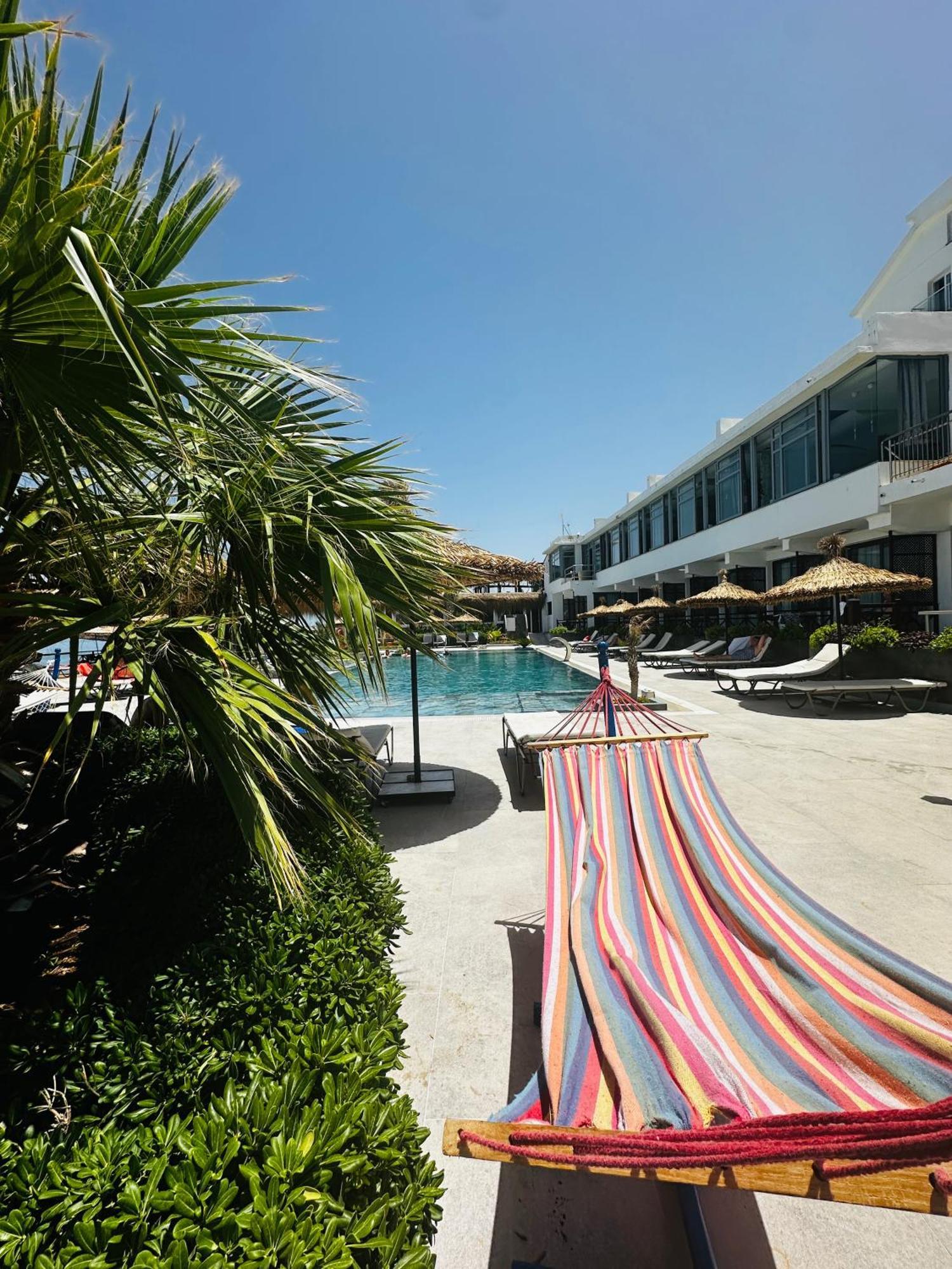 Manolya Hotel Lapithos  Bagian luar foto