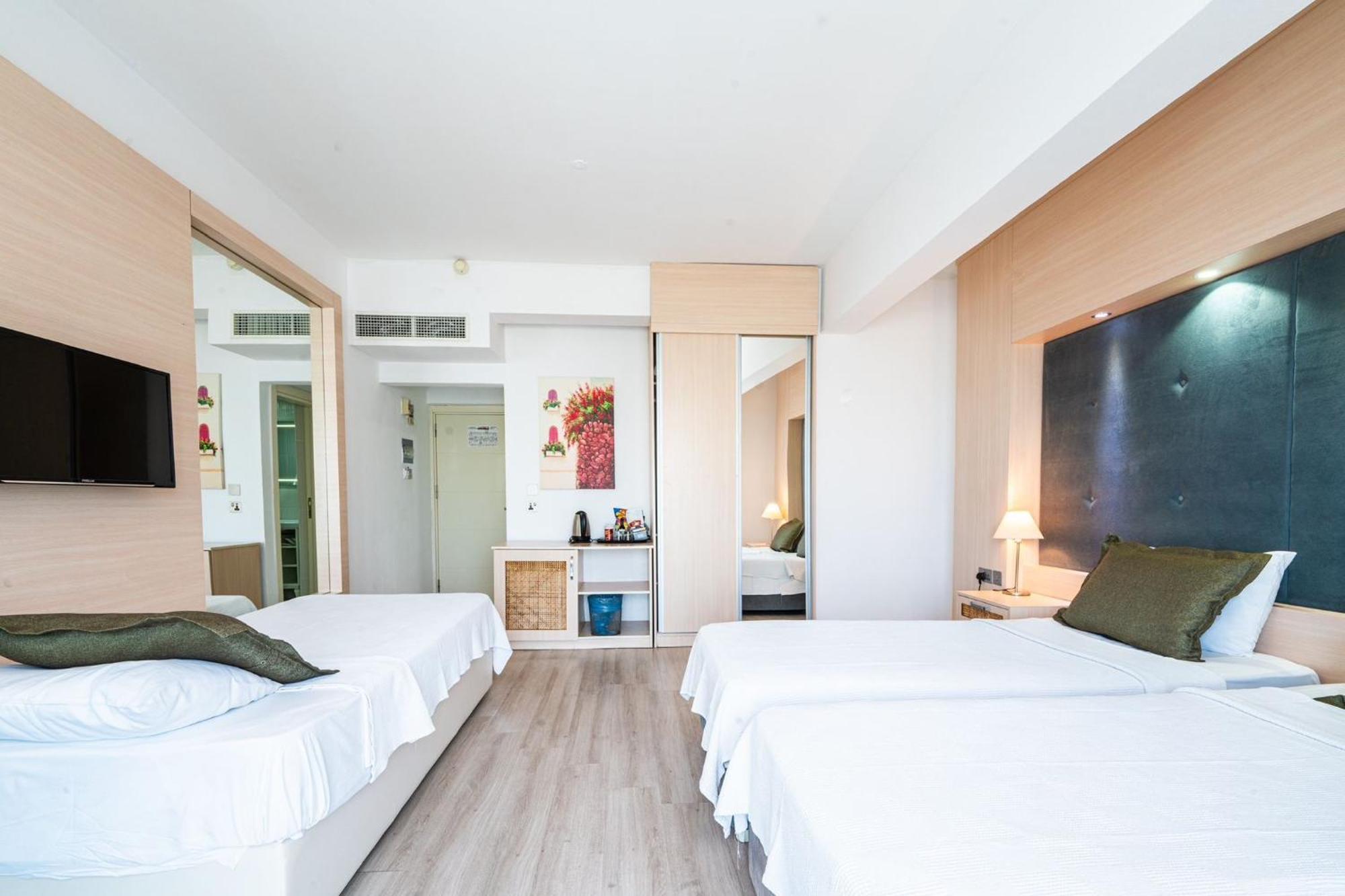 Manolya Hotel Lapithos  Bagian luar foto