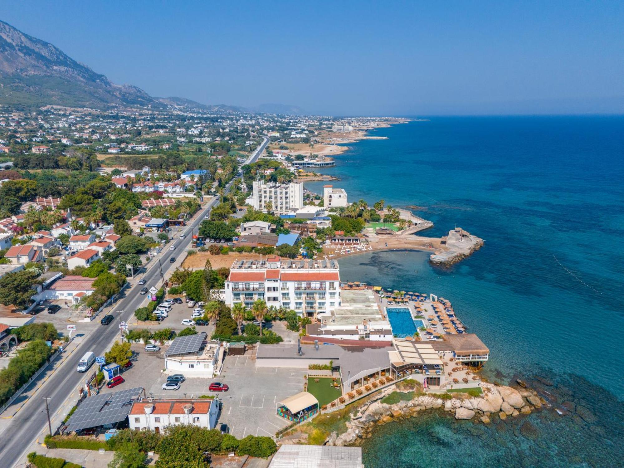 Manolya Hotel Lapithos  Bagian luar foto