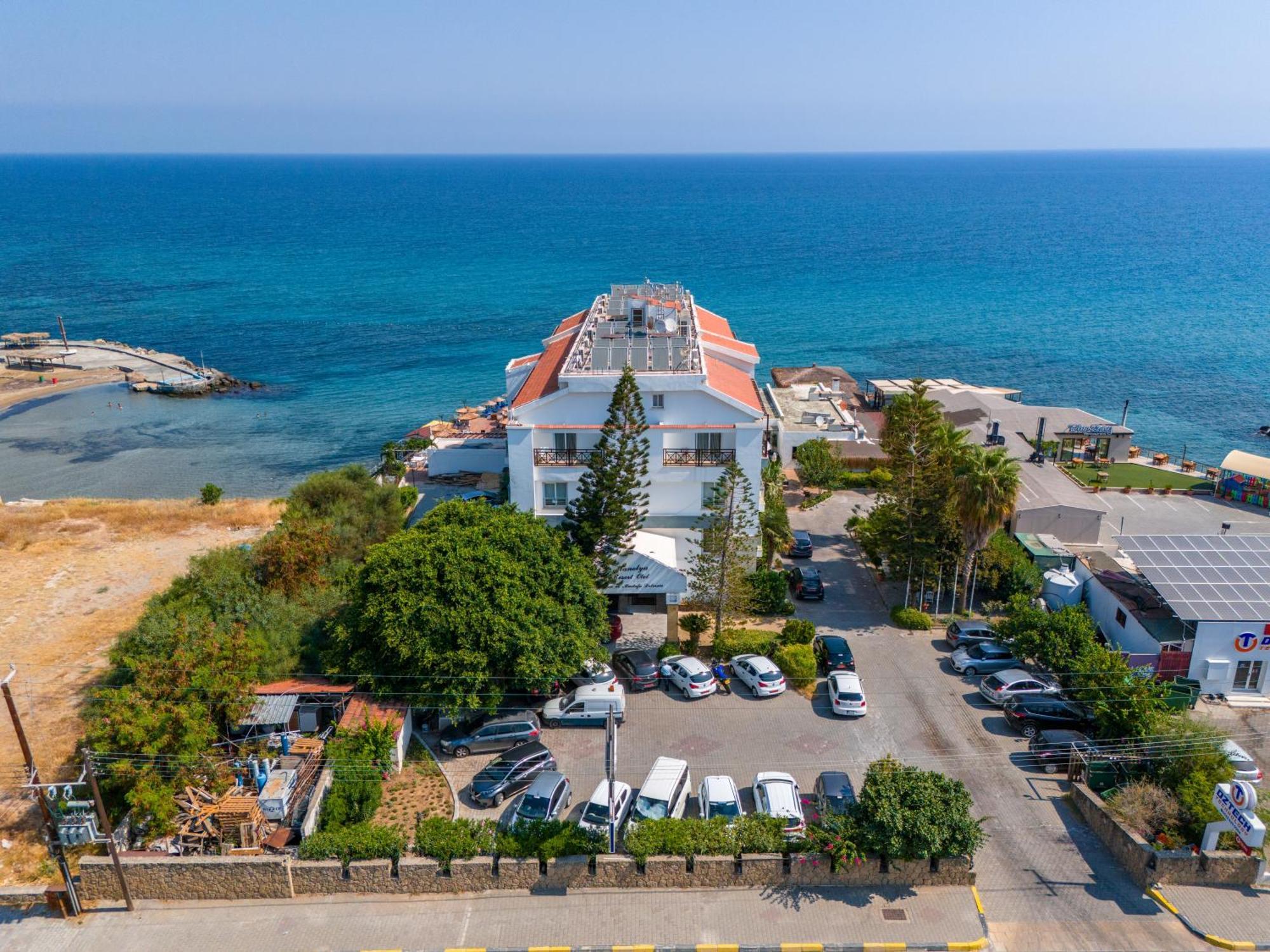 Manolya Hotel Lapithos  Bagian luar foto