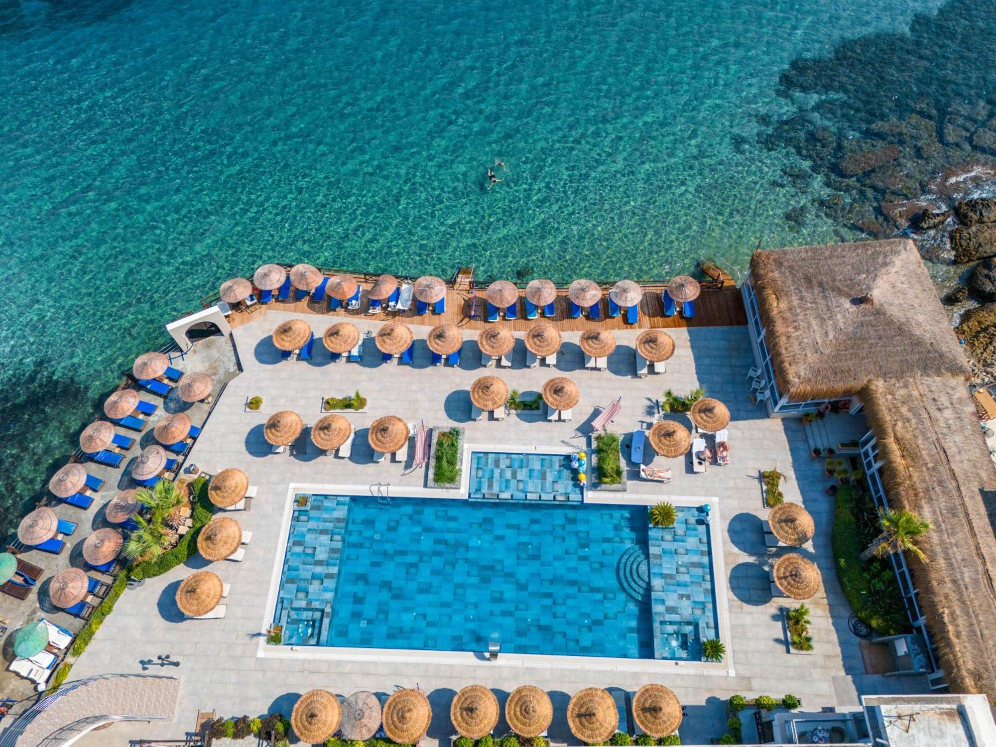 Manolya Hotel Lapithos  Bagian luar foto