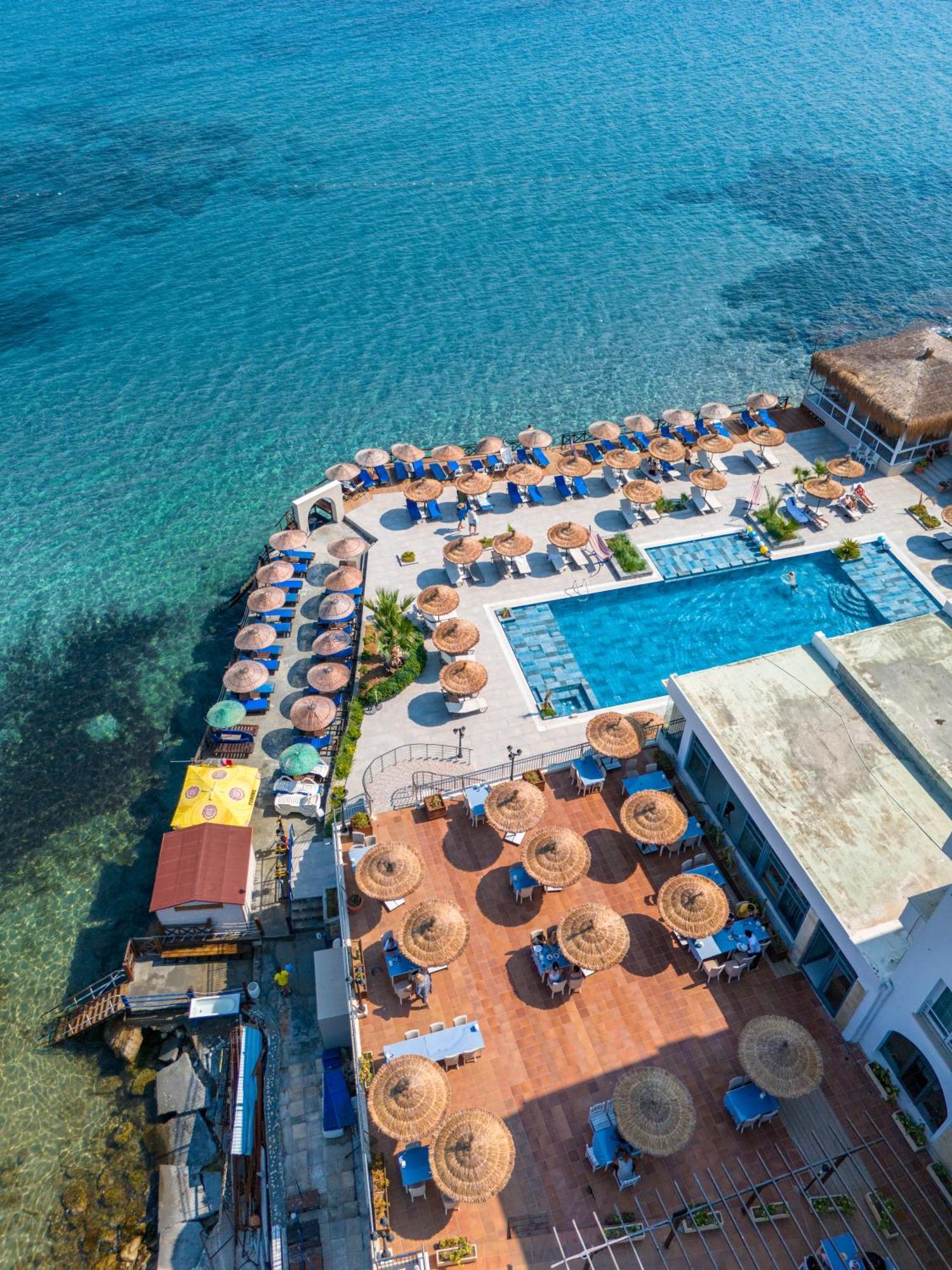 Manolya Hotel Lapithos  Bagian luar foto