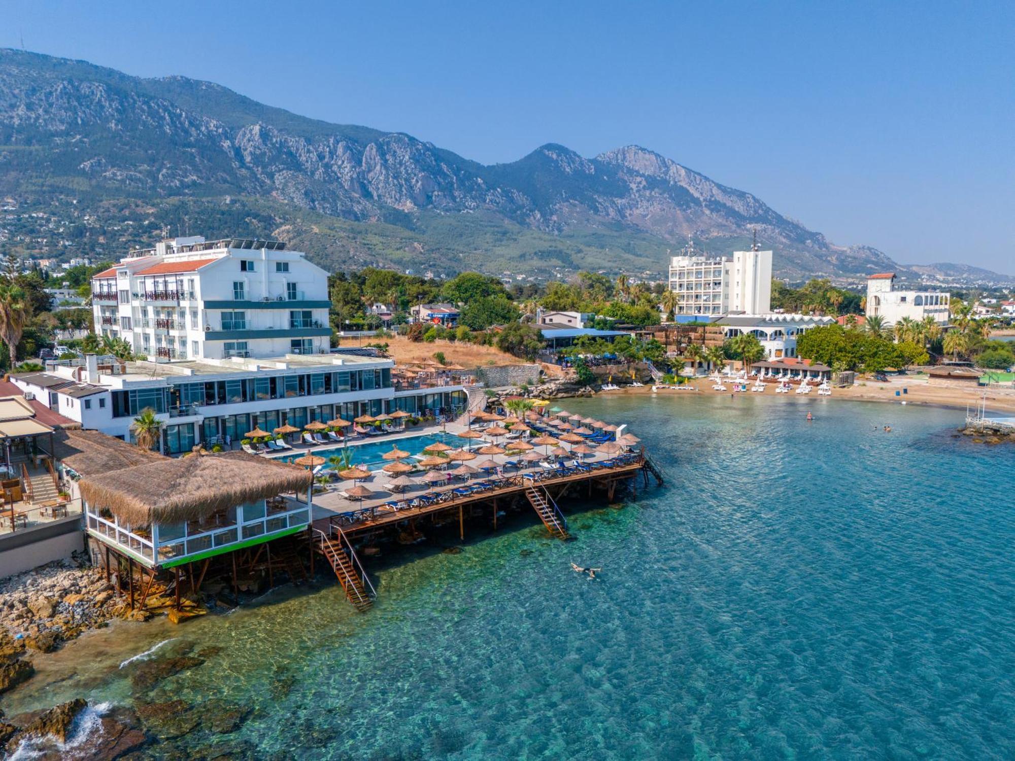 Manolya Hotel Lapithos  Bagian luar foto