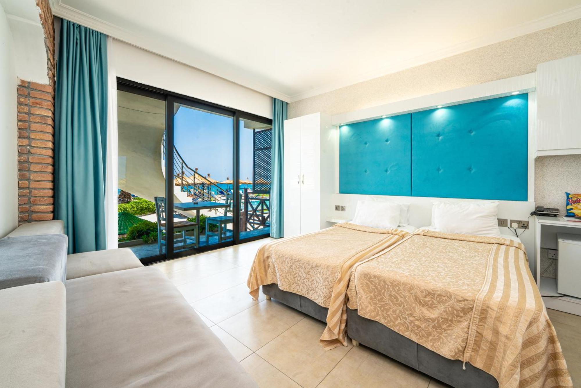 Manolya Hotel Lapithos  Bagian luar foto