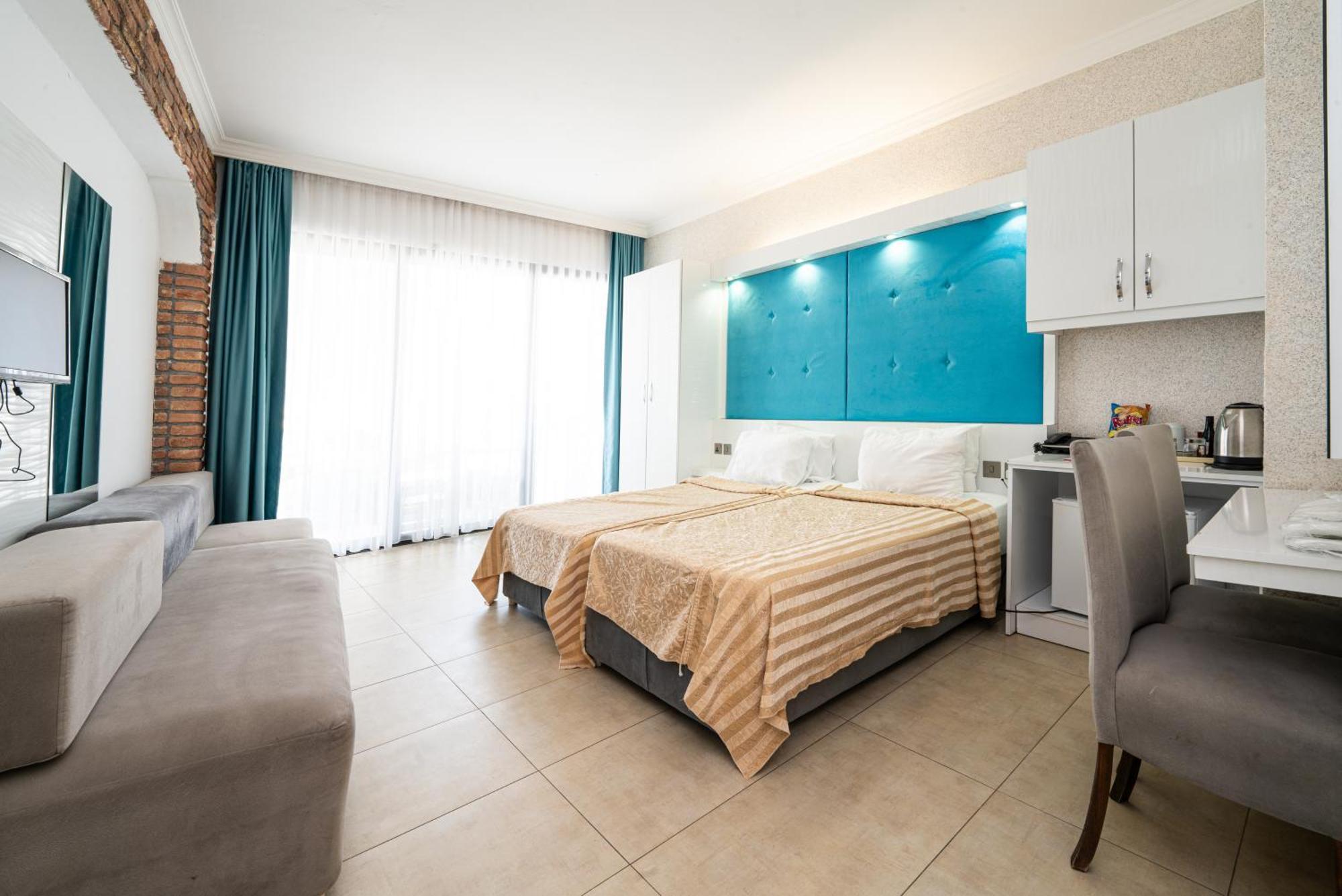 Manolya Hotel Lapithos  Bagian luar foto