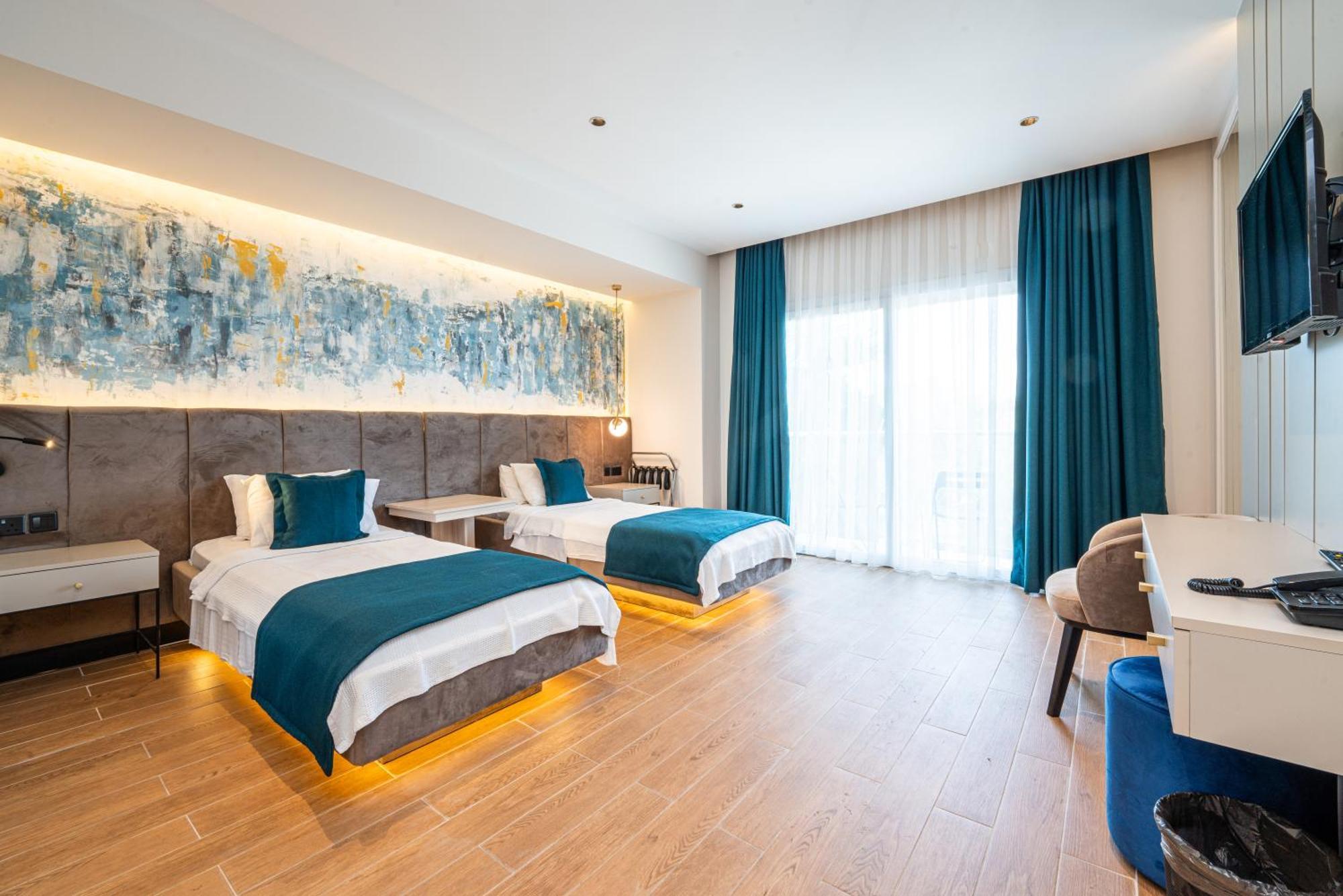 Manolya Hotel Lapithos  Bagian luar foto