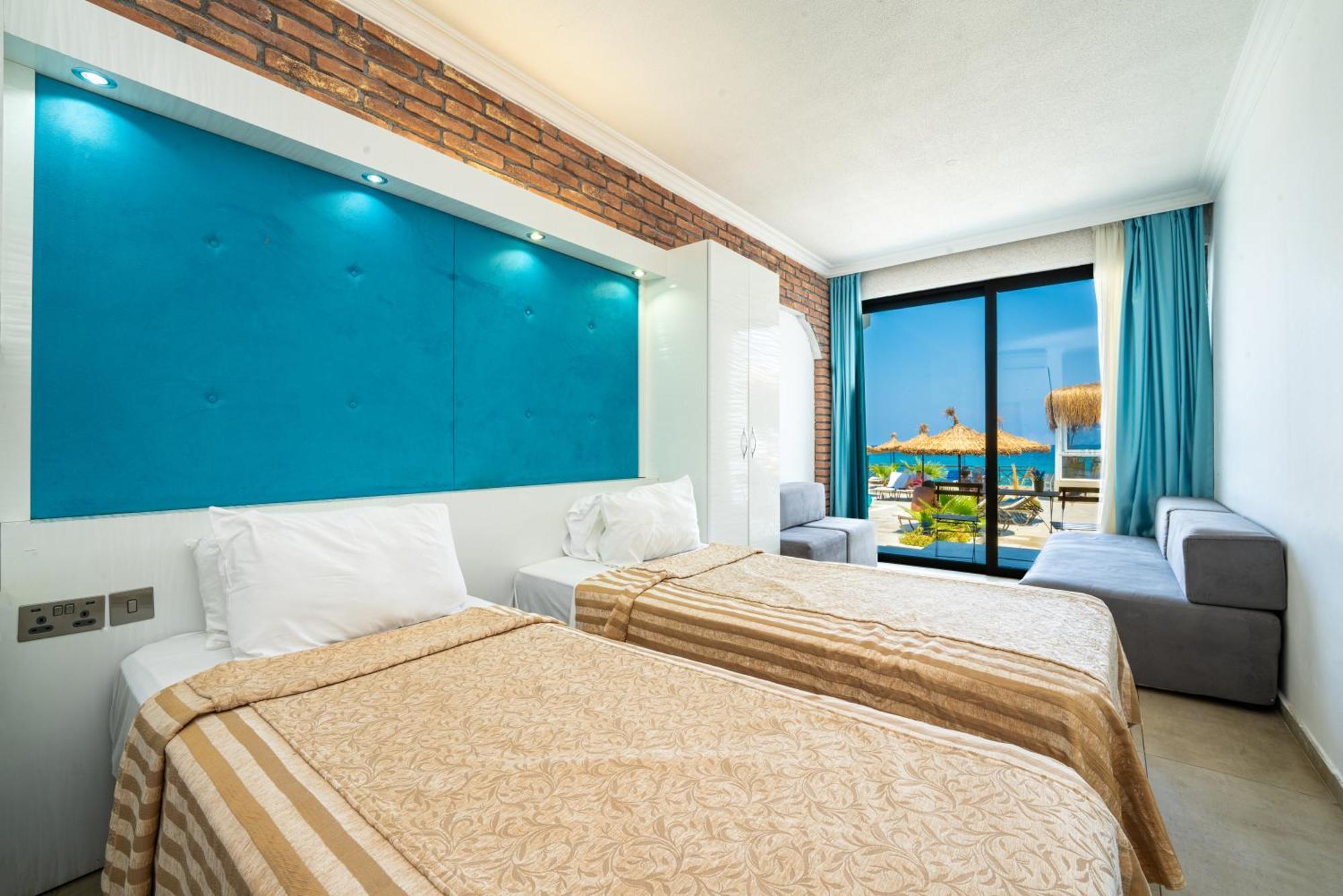 Manolya Hotel Lapithos  Bagian luar foto