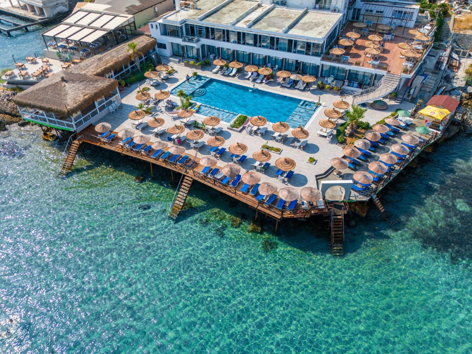 Manolya Hotel Lapithos  Bagian luar foto