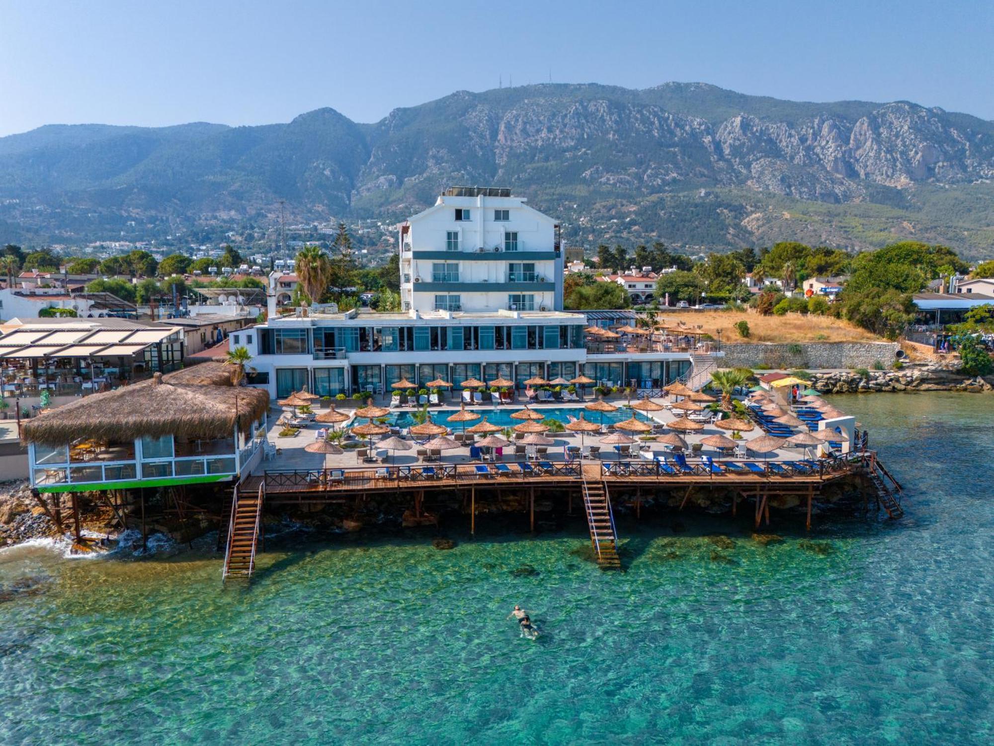 Manolya Hotel Lapithos  Bagian luar foto