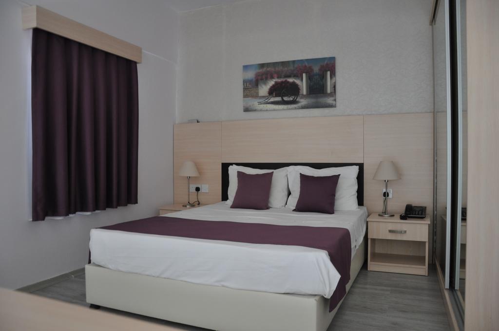 Manolya Hotel Kyrenia  Bagian luar foto