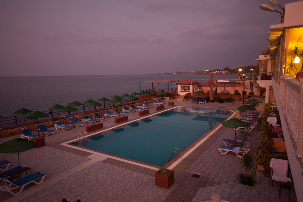 Manolya Hotel Kyrenia  Bagian luar foto